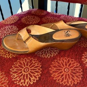 Golden sheen Sofft sandals